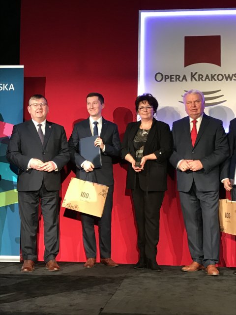 Na zdjęciu od lewej: Witold Kozłowski - Marszałek Województwa Małopolskiego, dr Mateusz Tomal, Monika Karlińska-Nawara - Prezes Fundacji im. Marszałka Marka Nawary, dr Stanisław Bisztyga - Radny Województwa Małopolskiego.